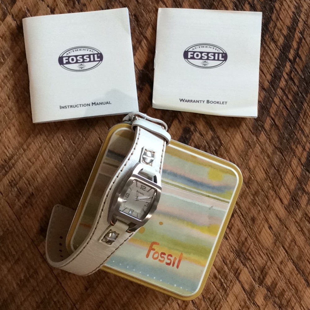 Fossil leather watch with tin box